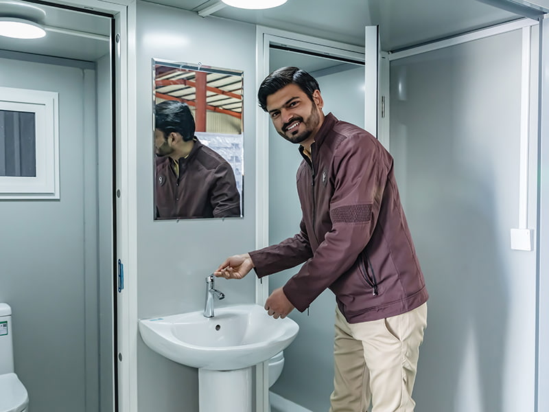 Tragbare Außentoilette für zwei Personen