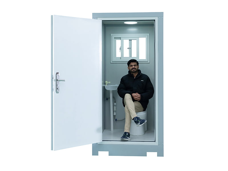 Tragbare Toilette für eine Person im Freien