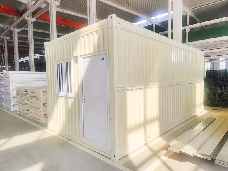 Großer Faltcontainerraum aus Wellpappe