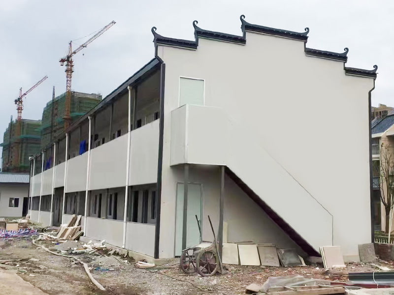 K-Typ-Modulhaus mit Dachabdeckung